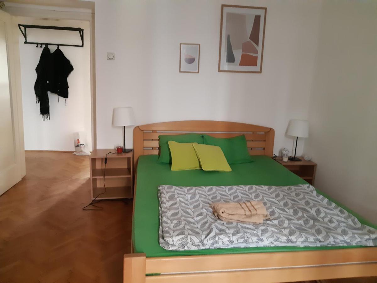 Balkanska Private Rooms & Apartment Belgrad Oda fotoğraf